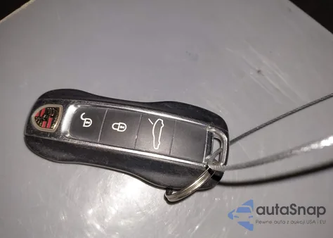 2017 Porsche Panamera 4S z USA, uszkodzony, nr VIN WP0AB2A7XHL123448